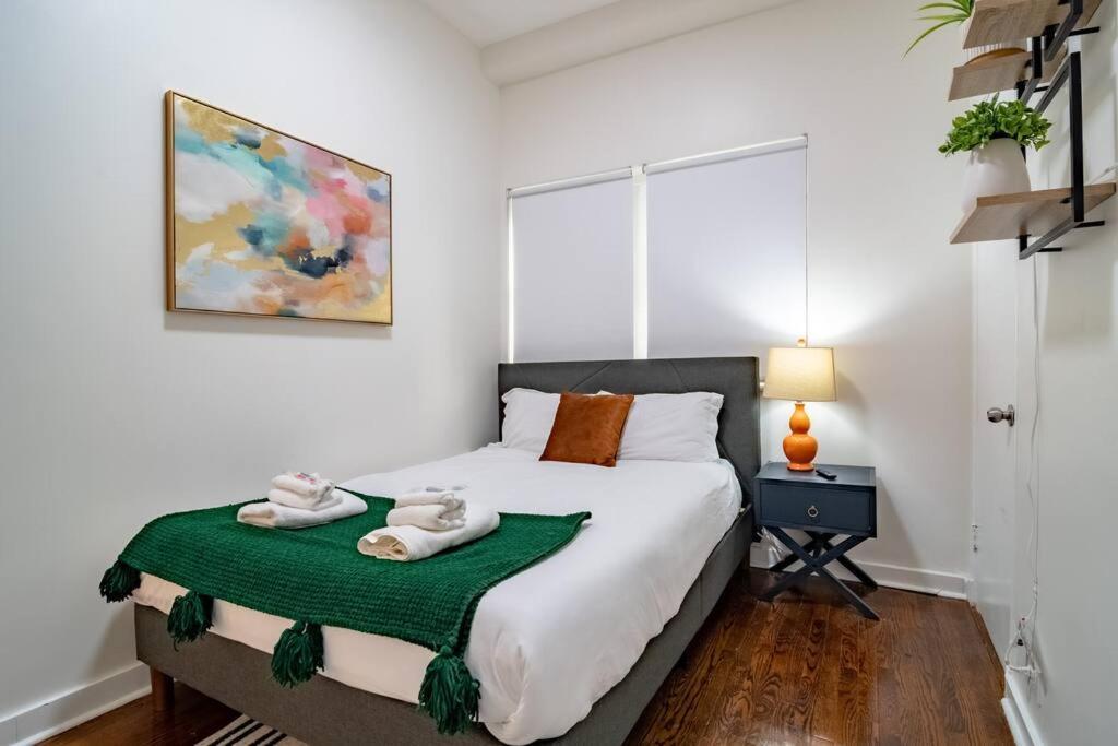 Beautiful Magnificent Mile Street That Sleeps 8 Guests Chicago