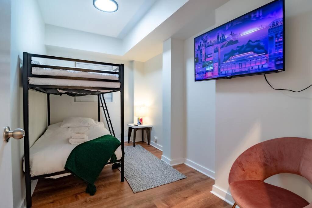 Apartment Beautiful Magnificent Mile Street That Sleeps 8 Guests