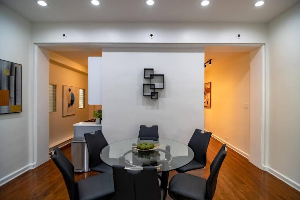 Apartment Beautiful Magnificent Mile Street That Sleeps 8 Guests *