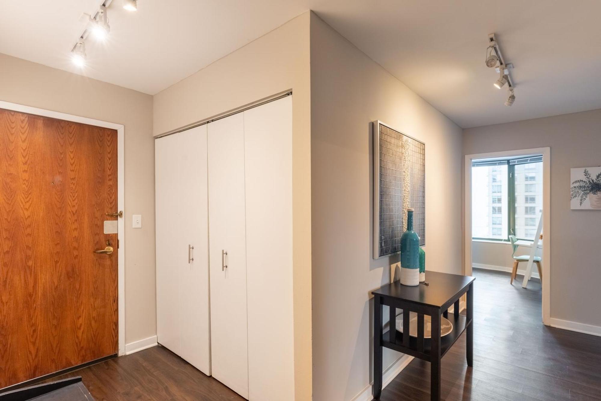 Captivating With Pier Views, Pool And Gym *