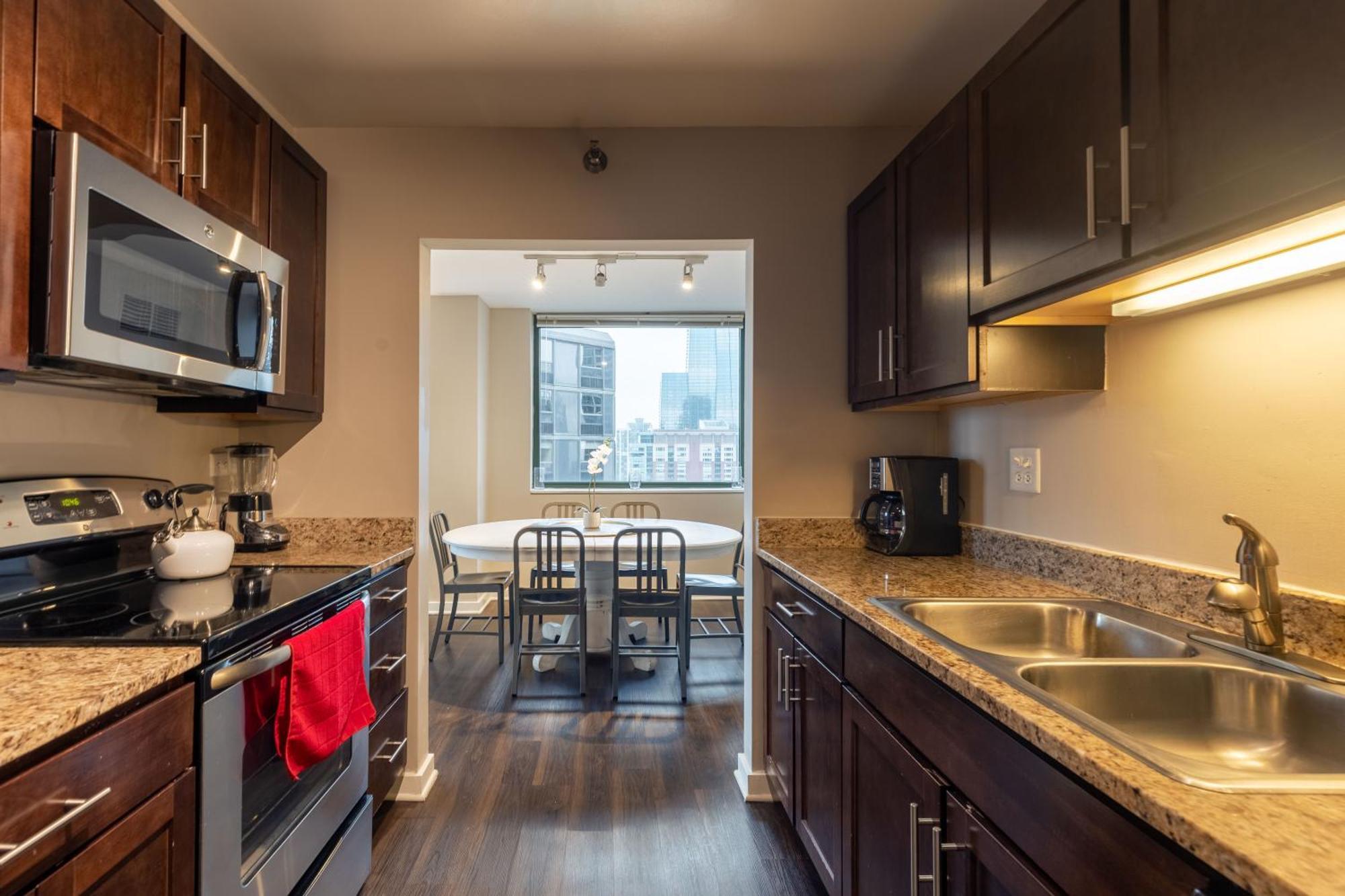 Captivating With Pier Views, Pool And Gym * Chicago