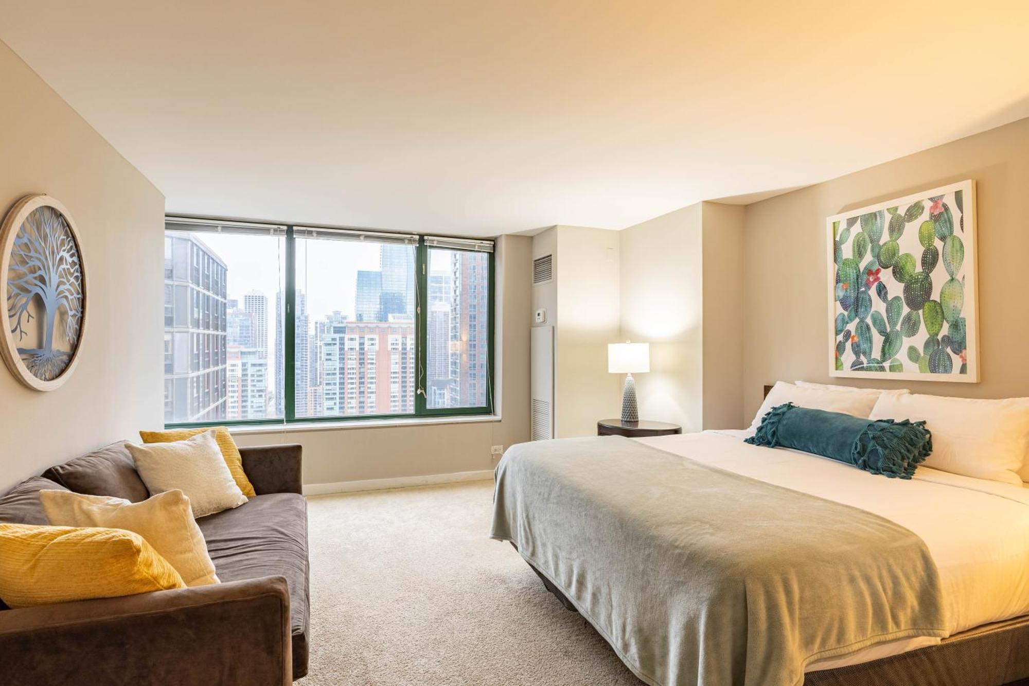 Captivating With Pier Views, Pool And Gym Chicago