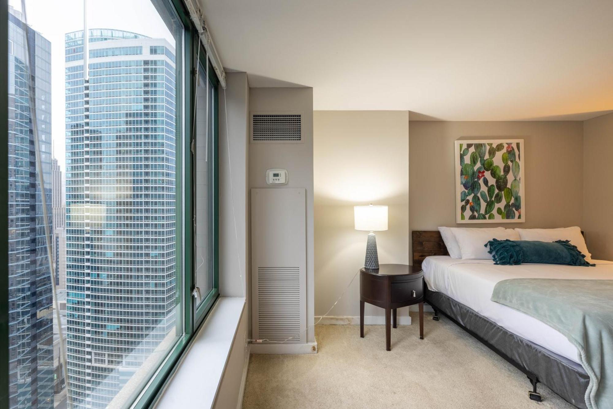 Captivating With Pier Views, Pool And Gym Chicago