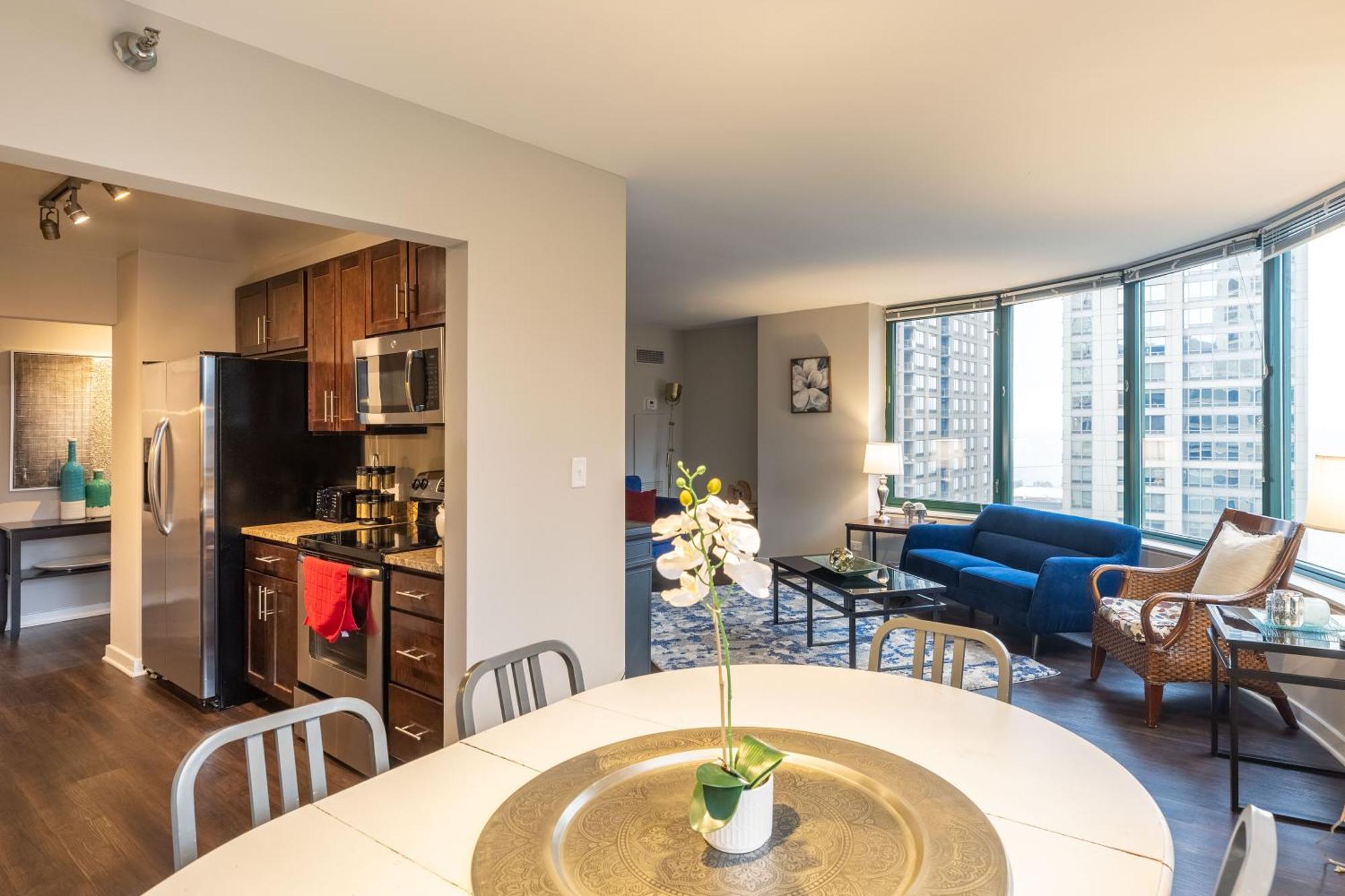 Captivating With Pier Views, Pool And Gym Apartment Chicago