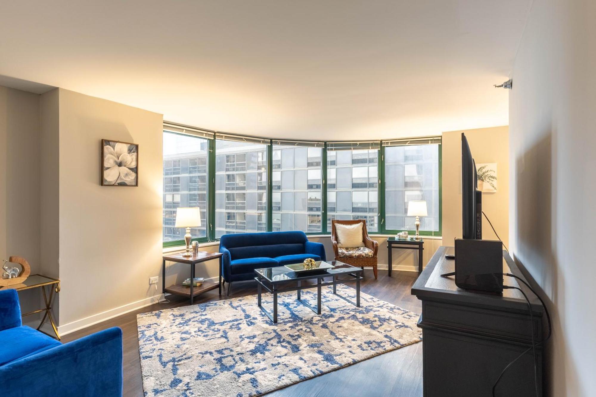 Captivating With Pier Views, Pool And Gym Chicago