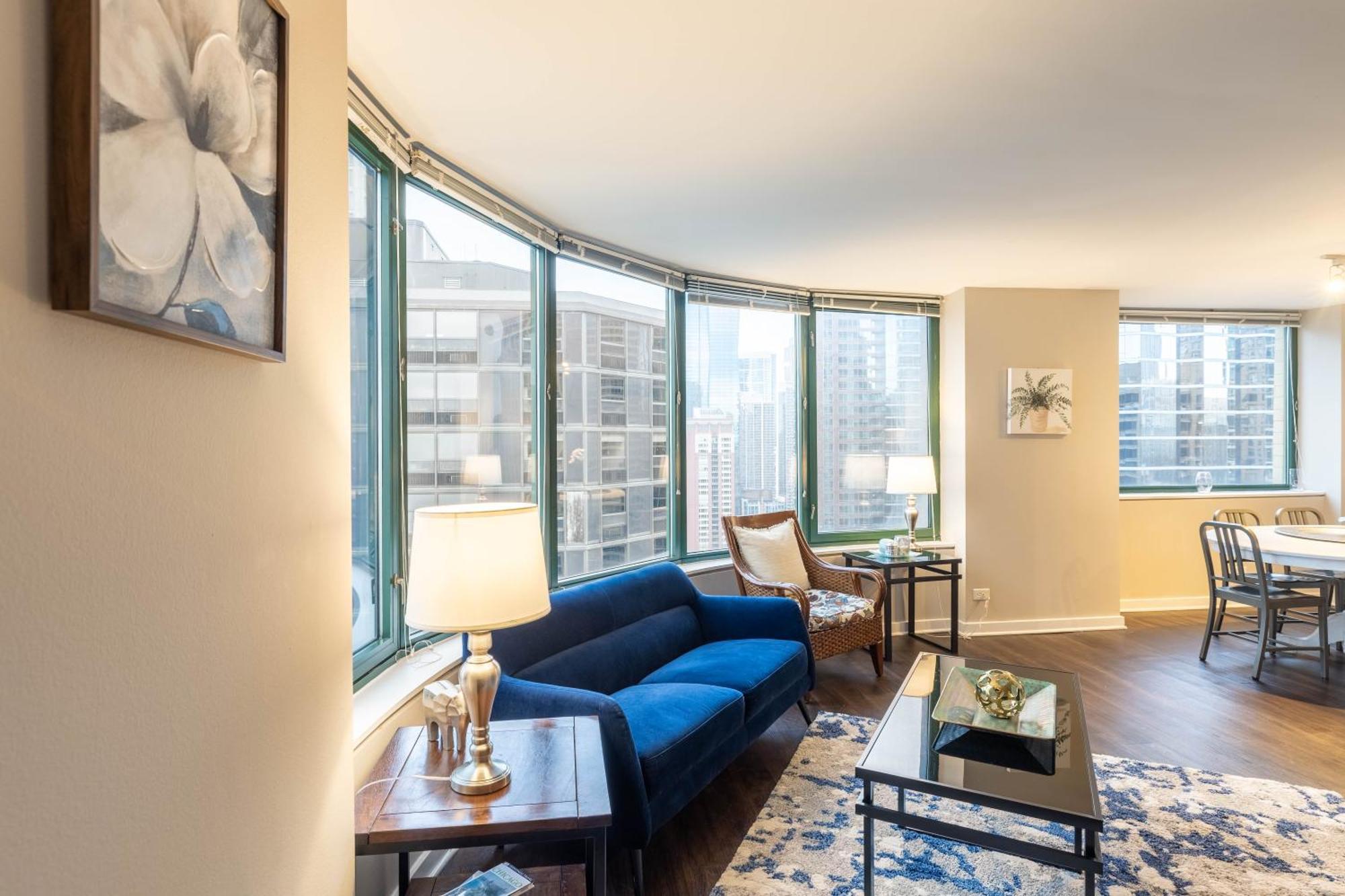 Apartment Captivating With Pier Views, Pool And Gym Chicago