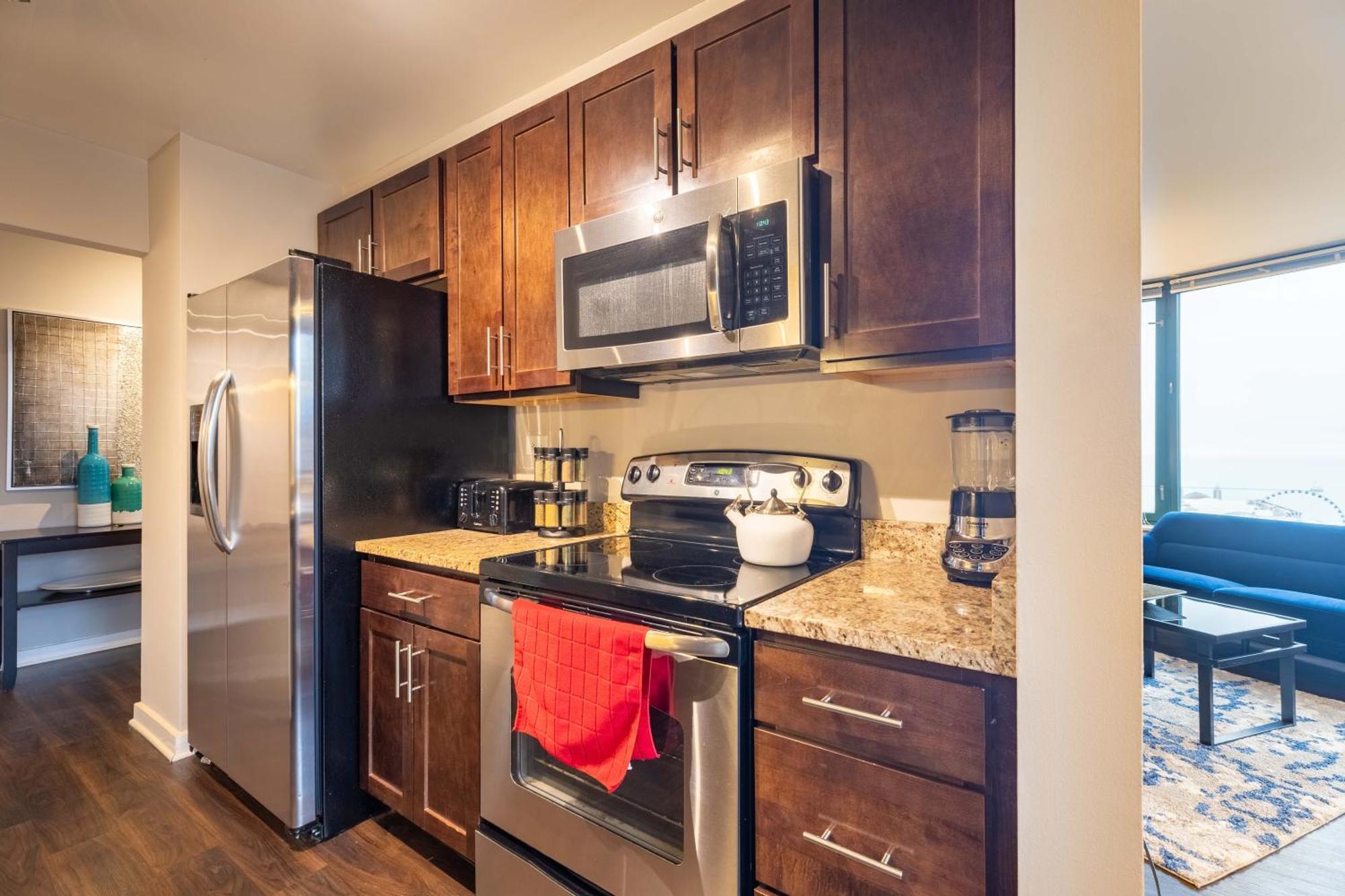 Apartment Captivating With Pier Views, Pool And Gym