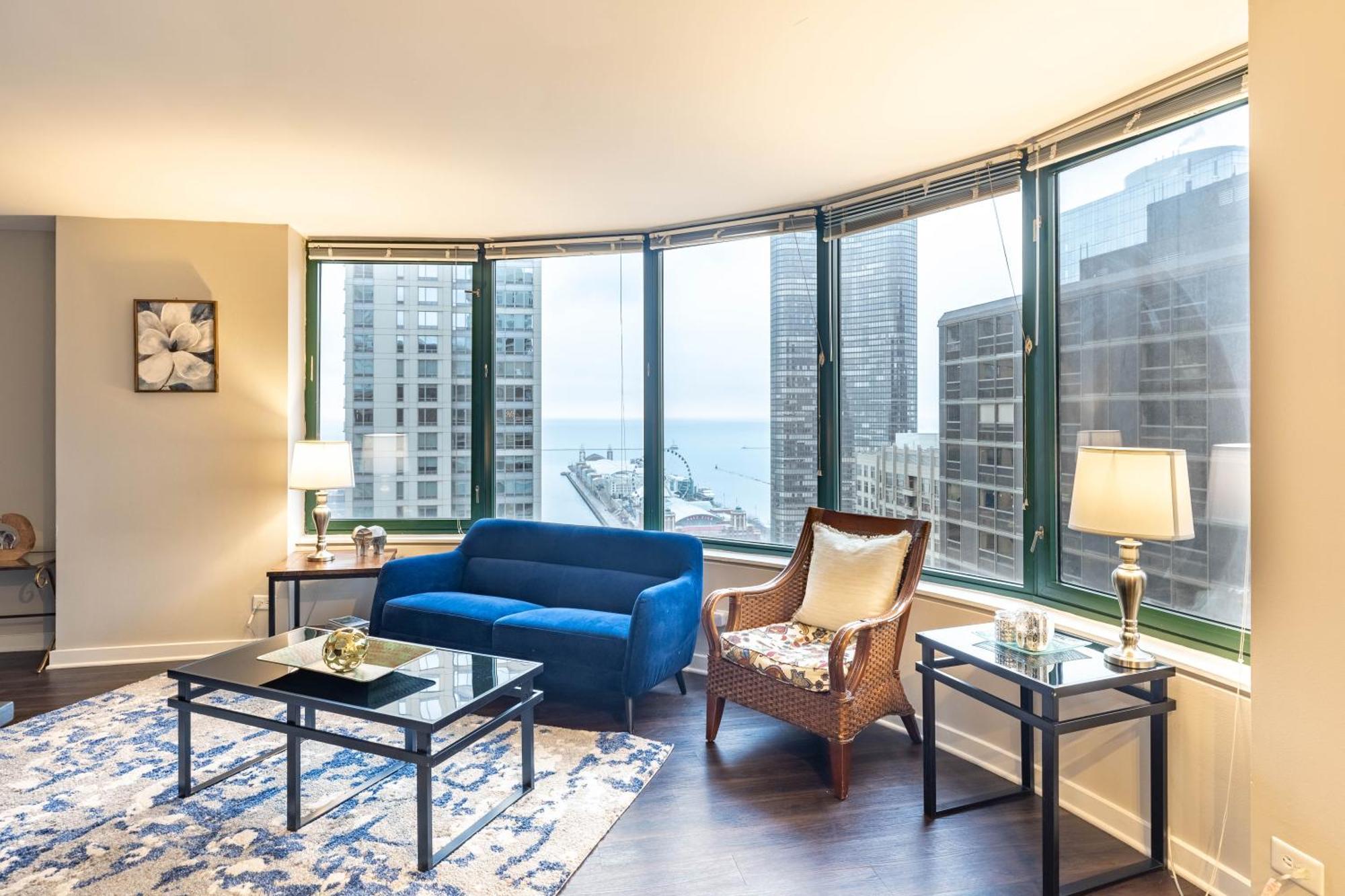 Captivating With Pier Views, Pool And Gym Chicago
