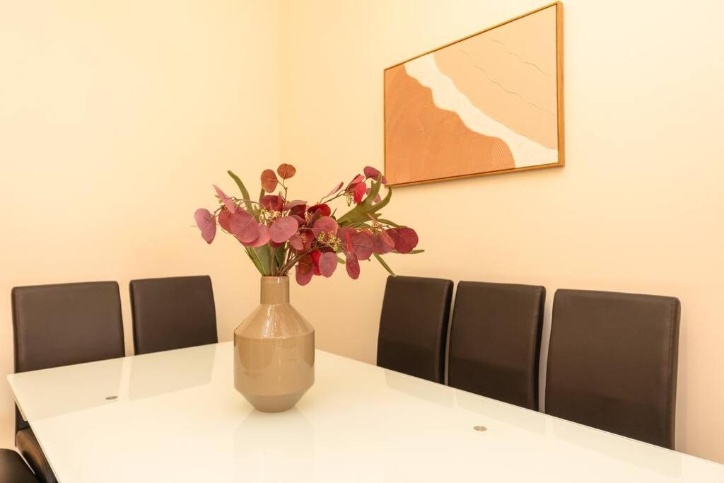Mccormick 5br-3ba Luxury For Groups Of Up To 12 Guests With Gym Access And Optional Parking Apartment