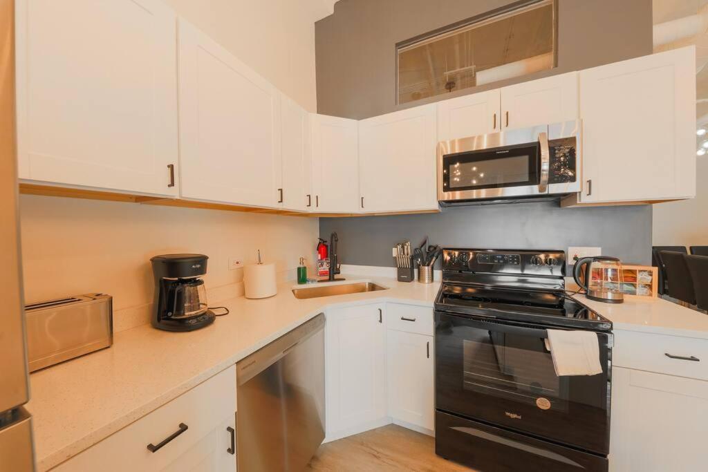 Apartment Mccormick 5br-3ba Luxury For Groups Of Up To 12 Guests With Gym Access And Optional Parking *