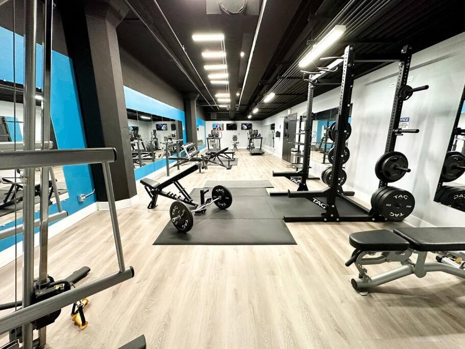 Apartment Mccormick 5br-3ba Luxury For Groups Of Up To 12 Guests With Gym Access And Optional Parking *