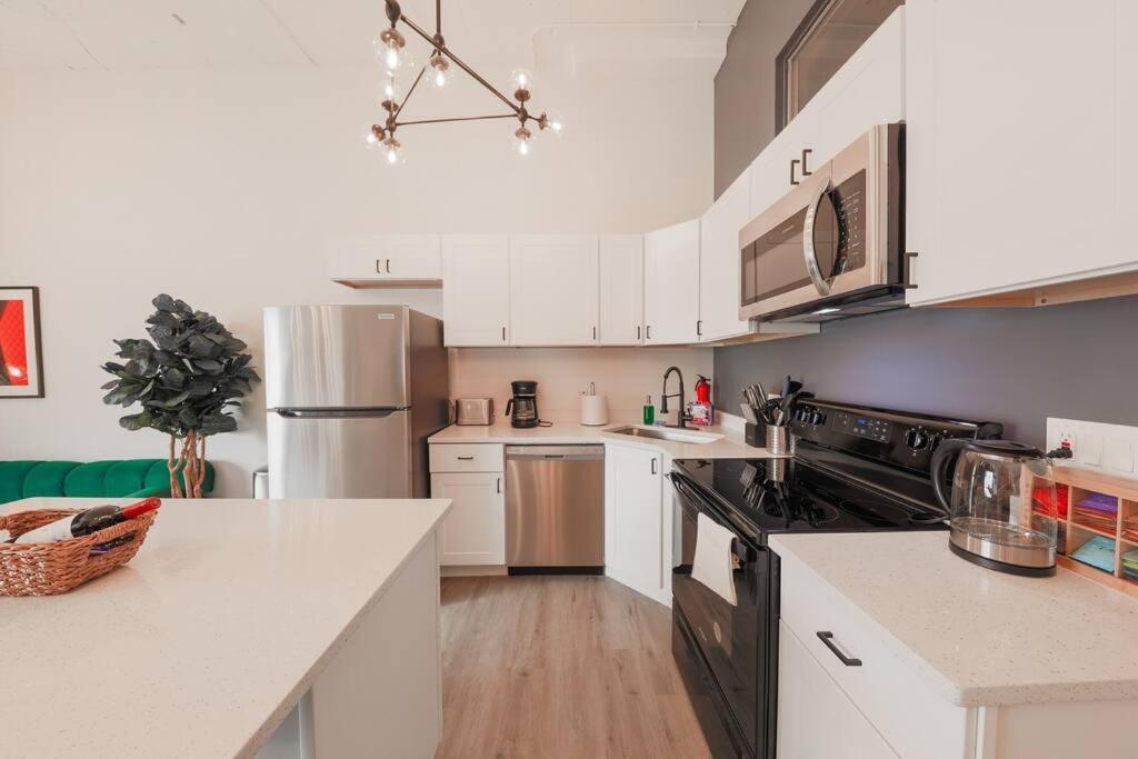 Mccormick 5br-3ba Luxury For Groups Of Up To 12 Guests With Gym Access And Optional Parking *