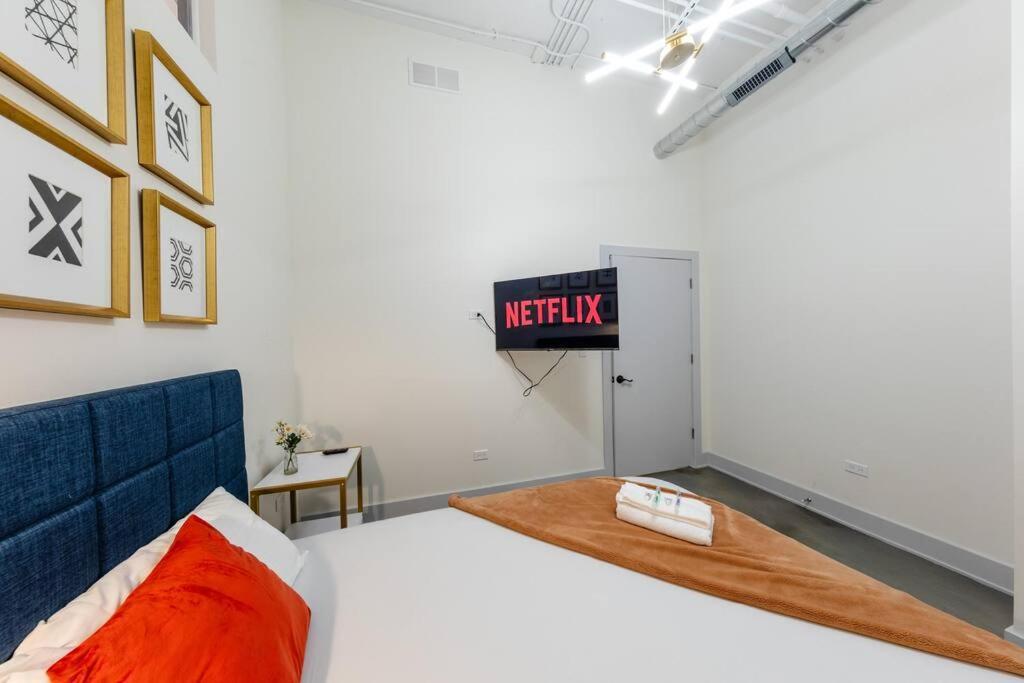 Luxury 6br Loft Perfect For 12 Guests With Skyline Views, Optional Parking And Gym Access Near Mccormick Place And Soldier Field Chicago