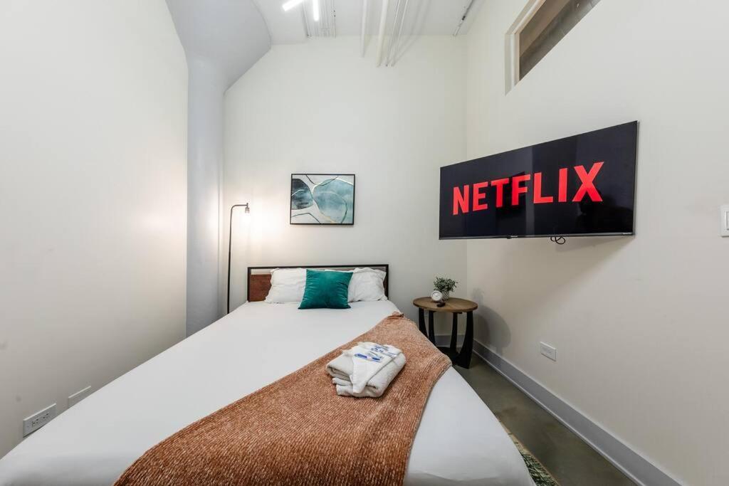 Apartment Luxury 6br Loft Perfect For 12 Guests With Skyline Views, Optional Parking And Gym Access Near Mccormick Place And Soldier Field Chicago