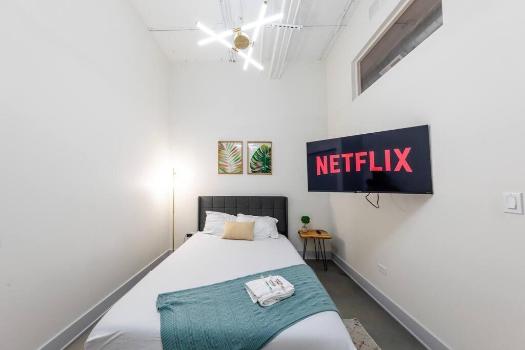 Luxury 6br Loft Perfect For 12 Guests With Skyline Views, Optional Parking And Gym Access Near Mccormick Place And Soldier Field *