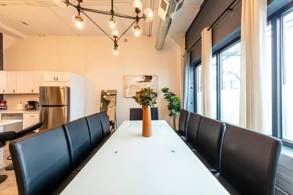 Luxury 6br Loft Perfect For 12 Guests With Skyline Views, Optional Parking And Gym Access Near Mccormick Place And Soldier Field Apartment *