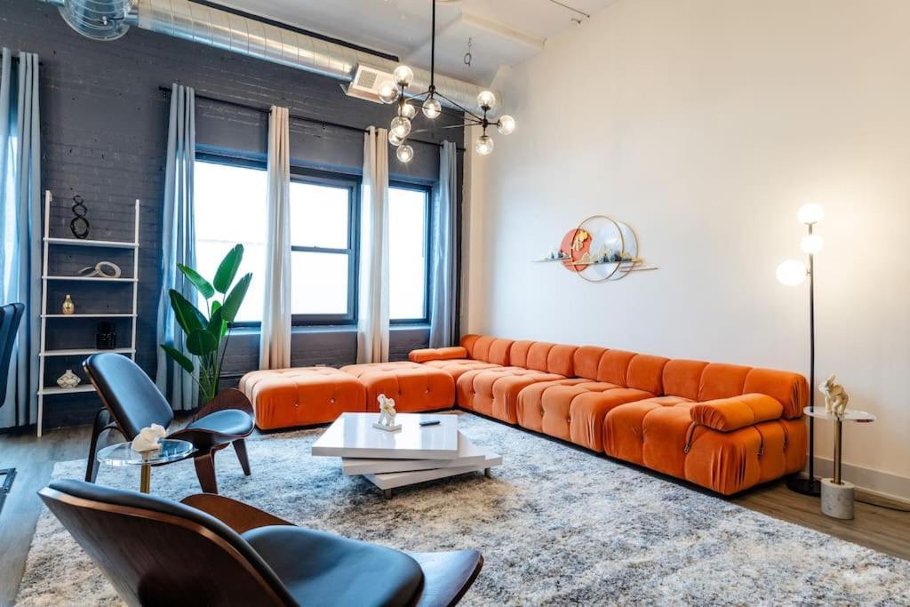 Apartment Luxury 6br Loft Perfect For 12 Guests With Skyline Views, Optional Parking And Gym Access Near Mccormick Place And Soldier Field *