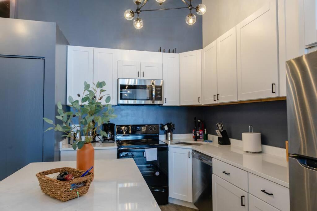 Apartment Spacious 5br Luxury Perfect For Group Sleeps 12 Near Mccormick Place, Grant Park And Soldier Field *