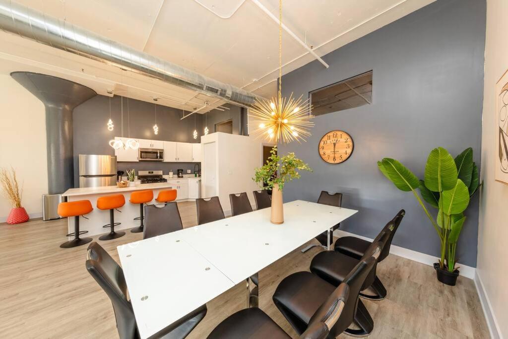 Apartment Mccormick 5br With 3ba Luxury For Groups Up To 12 Guests With Optional Parking And Gym Access