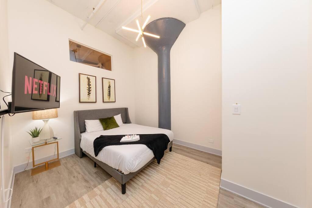 Mccormick 5br With 3ba Luxury For Groups Up To 12 Guests With Optional Parking And Gym Access Apartment Chicago