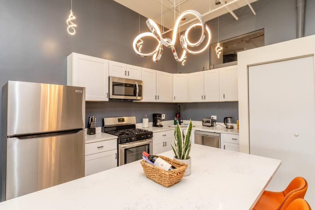 Mccormick 5br With 3ba Luxury For Groups Up To 12 Guests With Optional Parking And Gym Access
