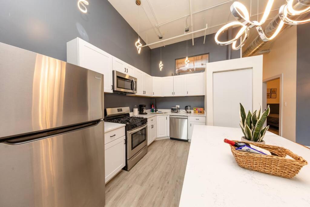 Apartment Mccormick 5br With 3ba Luxury For Groups Up To 12 Guests With Optional Parking And Gym Access *