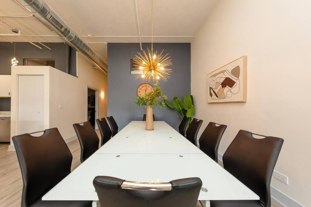 Mccormick 5br With 3ba Luxury For Groups Up To 12 Guests With Optional Parking And Gym Access