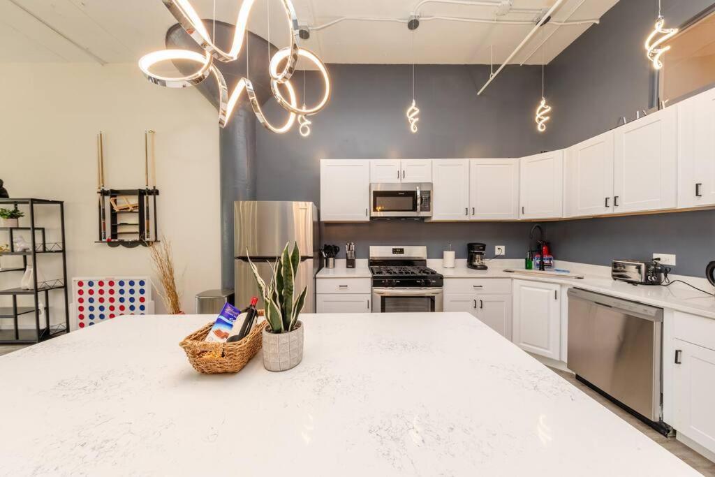 Mccormick 5br With 3ba Luxury For Groups Up To 12 Guests With Optional Parking And Gym Access