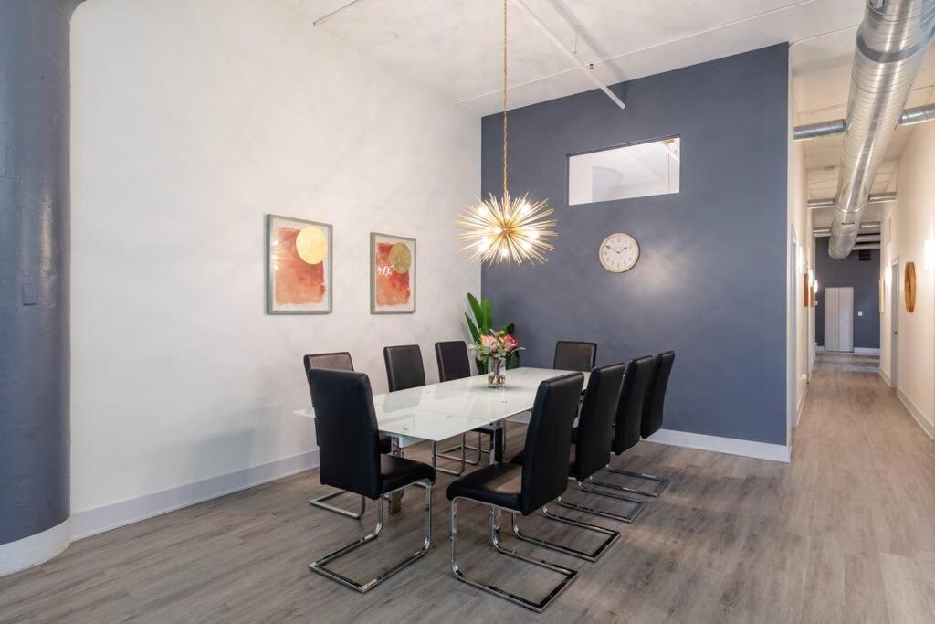 Apartment Mccormick 5br With 3ba Luxury For Groups That Sleeps Up To 12 Guests With Pool Table, Optional Parking And Gym Access *