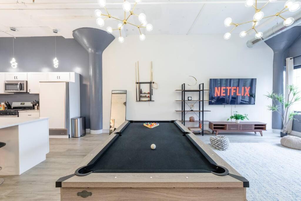 Mccormick 5br With 3ba Luxury For Groups That Sleeps Up To 12 Guests With Pool Table, Optional Parking And Gym Access Apartment *