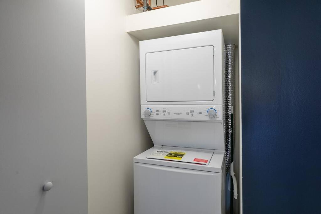 Mccormick 5br 3ba Luxury For Groups Up To 12 Guests With Optional Parking And Gym Access Apartment Chicago