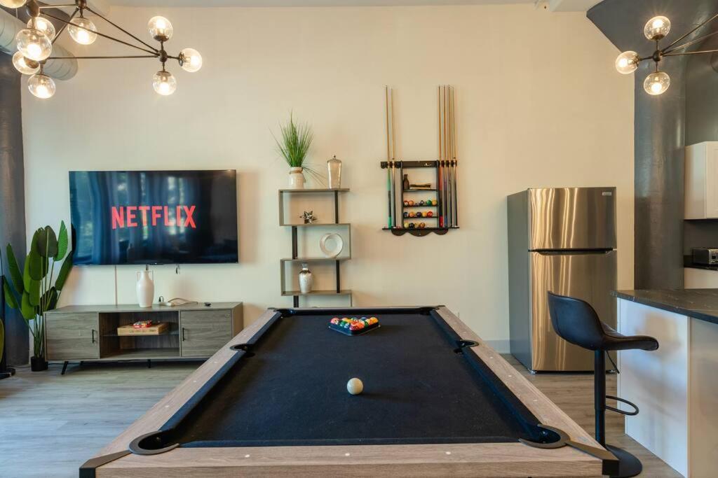 Mccormick 5br 3ba Luxury For Groups Up To 12 Guests With Optional Parking And Gym Access