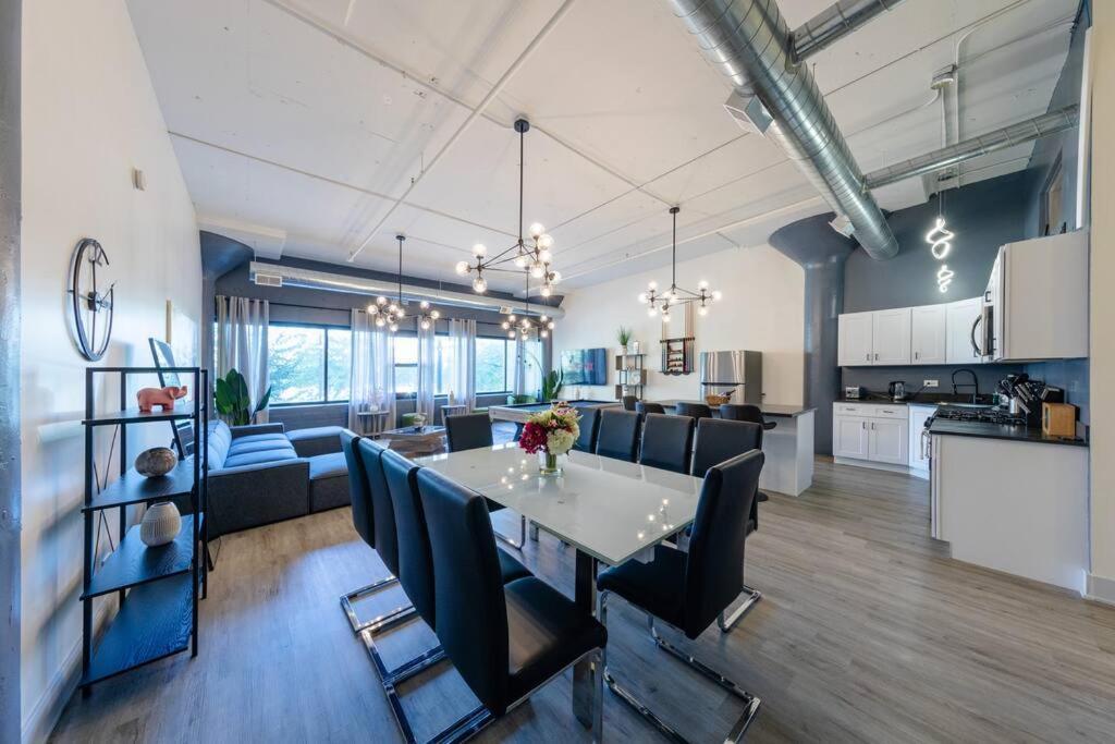 Mccormick 5br 3ba Luxury For Groups Up To 12 Guests With Optional Parking And Gym Access