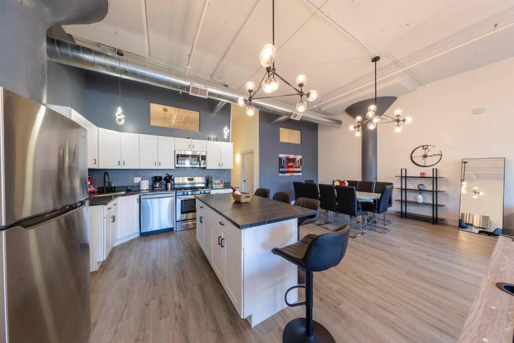 Mccormick 5br 3ba Luxury For Groups Up To 12 Guests With Optional Parking And Gym Access