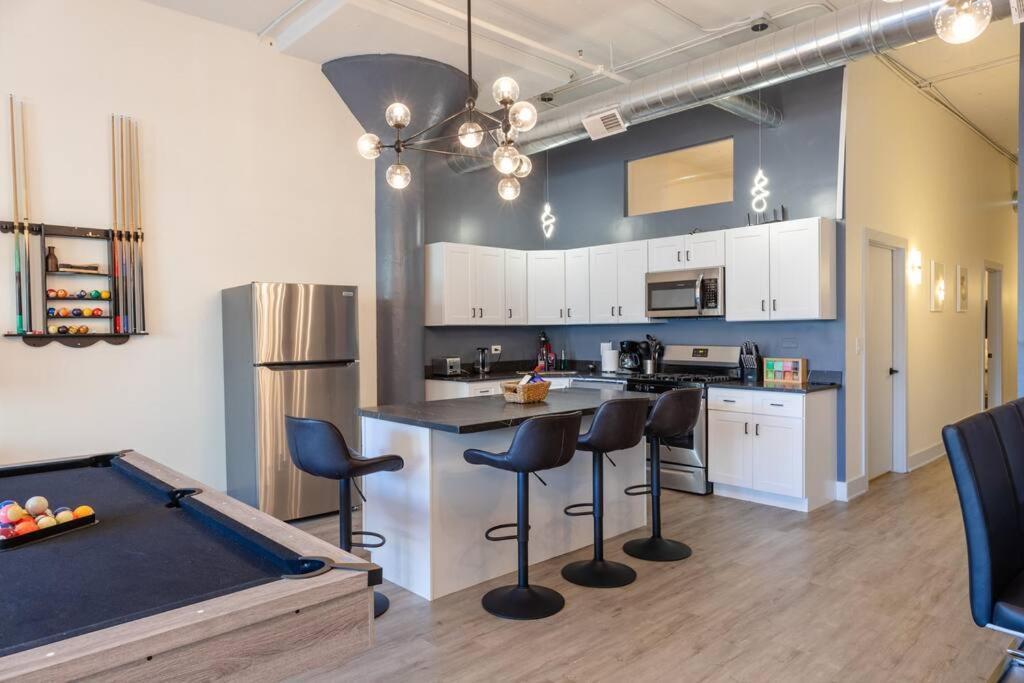 Apartment Mccormick 5br 3ba Luxury For Groups Up To 12 Guests With Optional Parking And Gym Access