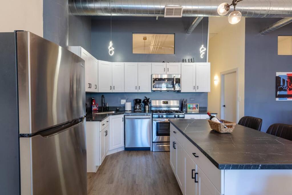 Mccormick 5br 3ba Luxury For Groups Up To 12 Guests With Optional Parking And Gym Access *
