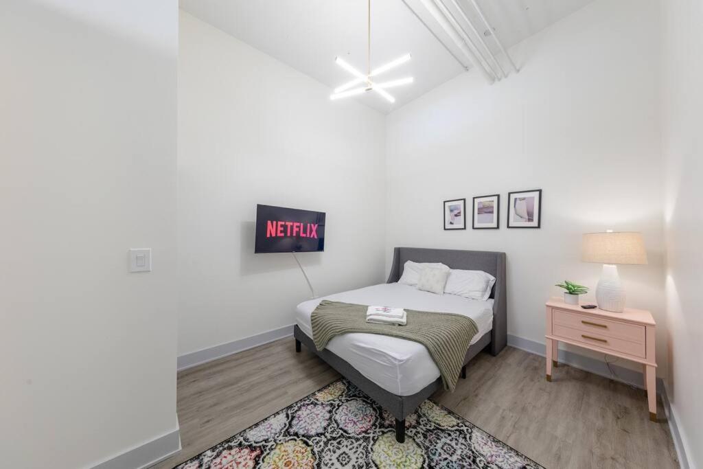 Apartment Mccormick 5br 3ba Luxury For Groups Up To 12 Guests With Optional Parking And Gym Access Chicago