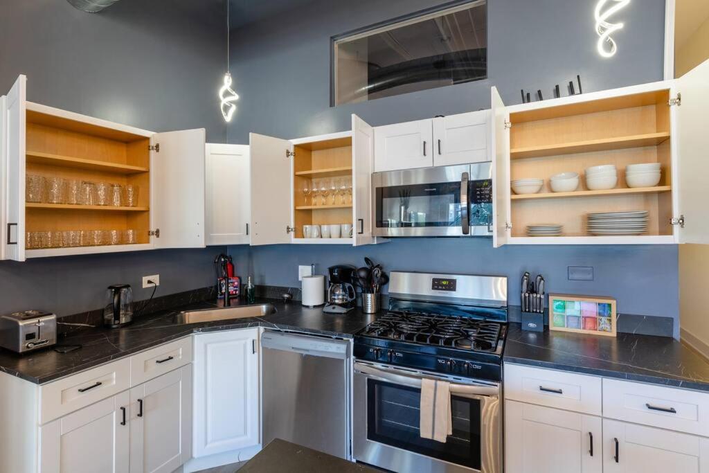 Mccormick 5br 3ba Luxury For Groups Up To 12 Guests With Optional Parking And Gym Access Apartment
