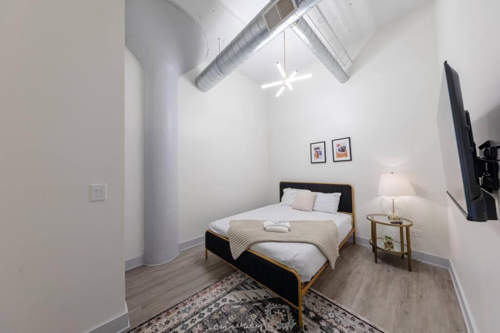 Apartment Mccormick 5br 3ba Luxury For Groups Up To 12 Guests With Optional Parking And Gym Access