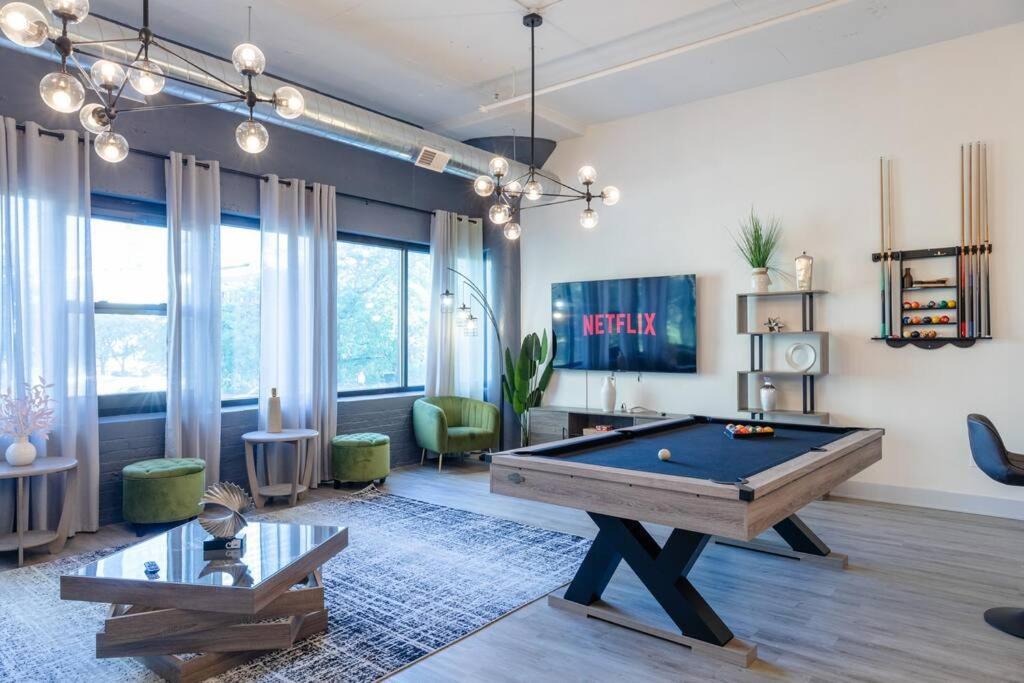 Apartment Mccormick 5br 3ba Luxury For Groups Up To 12 Guests With Optional Parking And Gym Access
