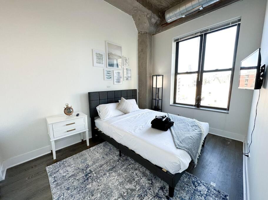 Mccormick 2br-2ba For Up To 8 Guests With Skyline View, Optional Parking & Gym Access * Chicago