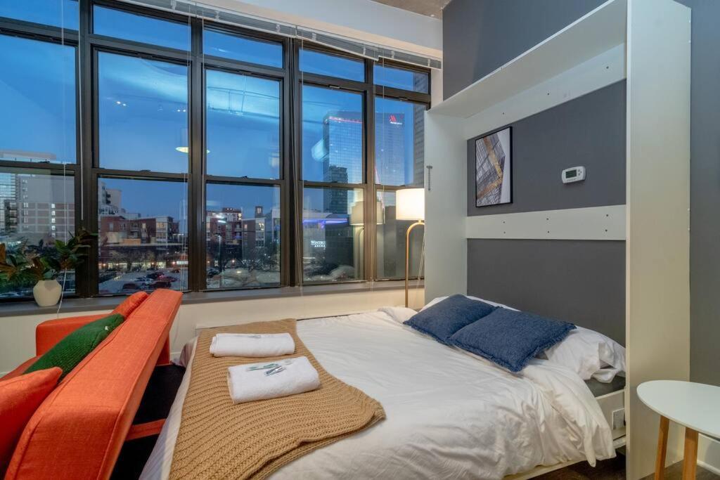 Mccormick Place That Sleeps Up To 4 Guests With Optional Parking And Gym Access Apartment Chicago