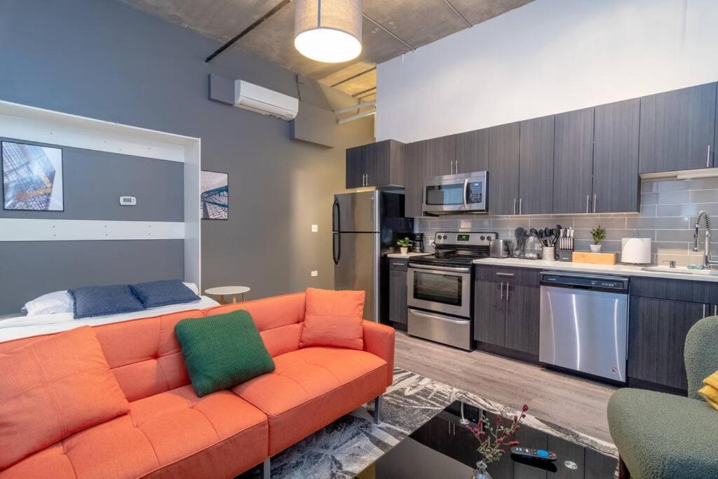 Apartment Mccormick Place That Sleeps Up To 4 Guests With Optional Parking And Gym Access Chicago