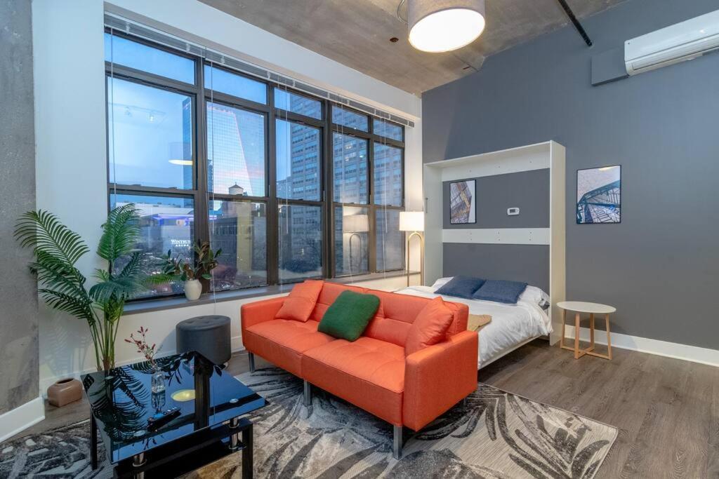 Mccormick Place That Sleeps Up To 4 Guests With Optional Parking And Gym Access Apartment