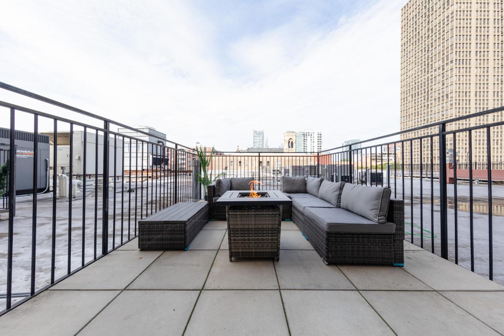 Mccormick Patio Skyline View 2b/2b With Optional Parking For Up To 6 People * Chicago