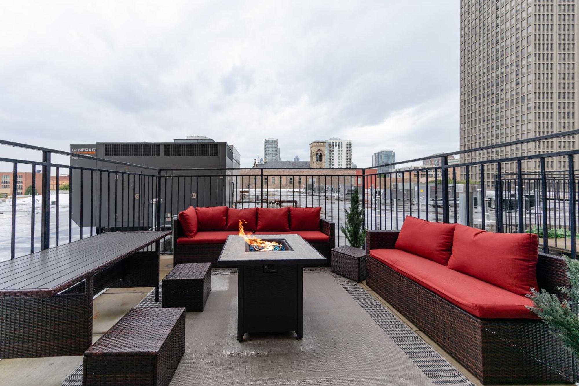 Mccormick Patio Skyline Unit For Up To 6 Guests With Optional Parking Apartment *