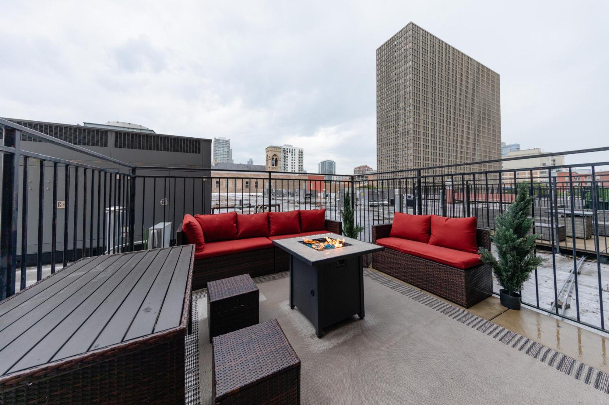 Apartment Mccormick Patio Skyline Unit For Up To 6 Guests With Optional Parking *