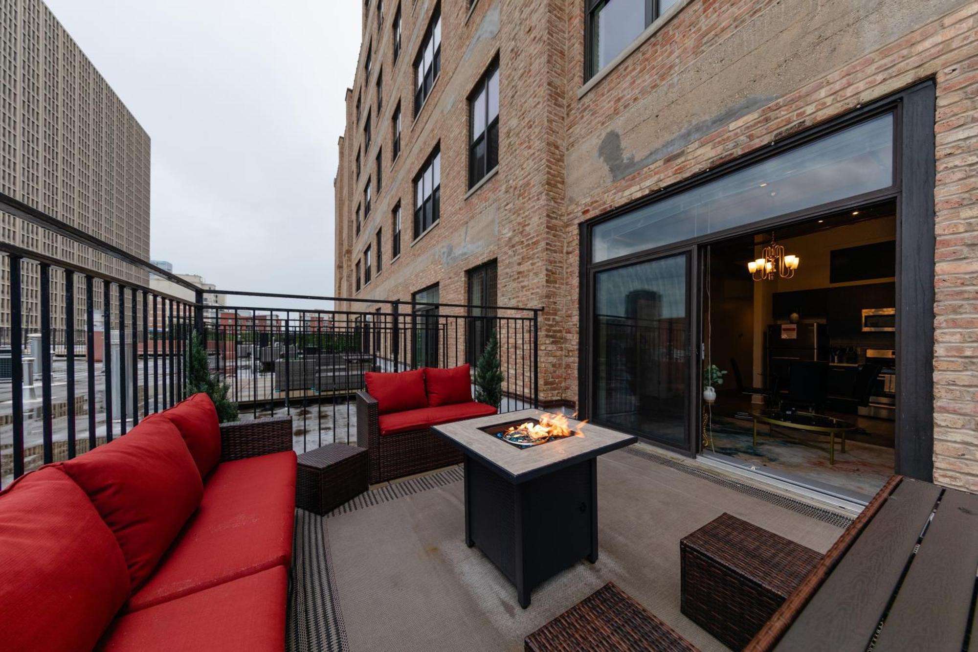 Mccormick Patio Skyline Unit For Up To 6 Guests With Optional Parking