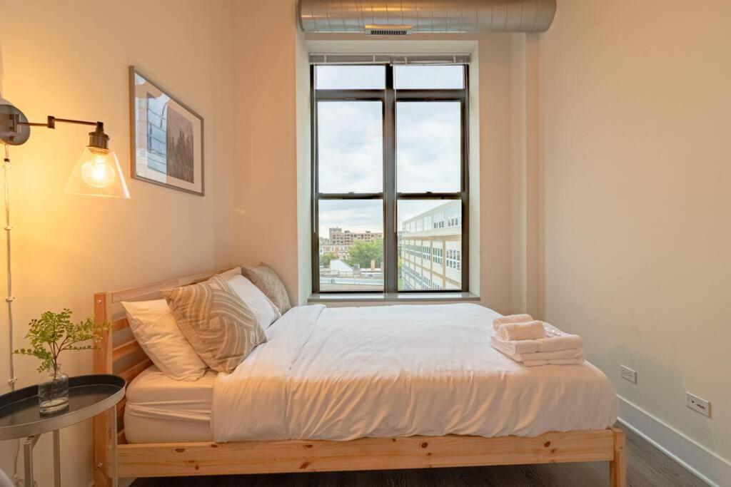 Apartment Stylish 2br With Optional Parking & Gym Access Near Lakefront, Shedd Aquarium And Mccormick Center *