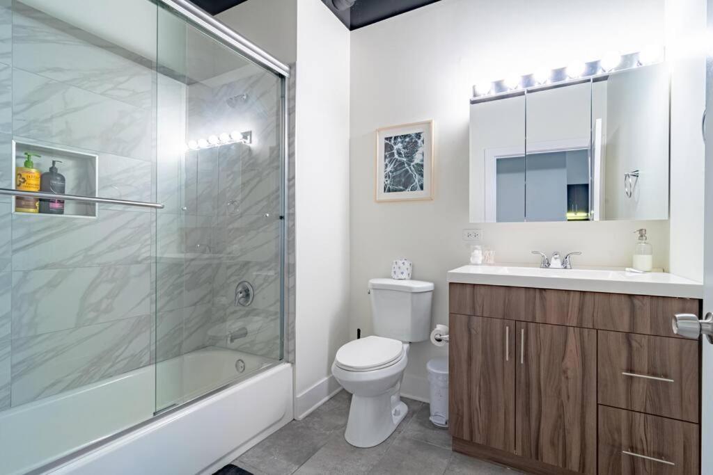 Apartment Stylish 2br With Optional Parking & Gym Access Near Lakefront, Shedd Aquarium And Mccormick Center Chicago